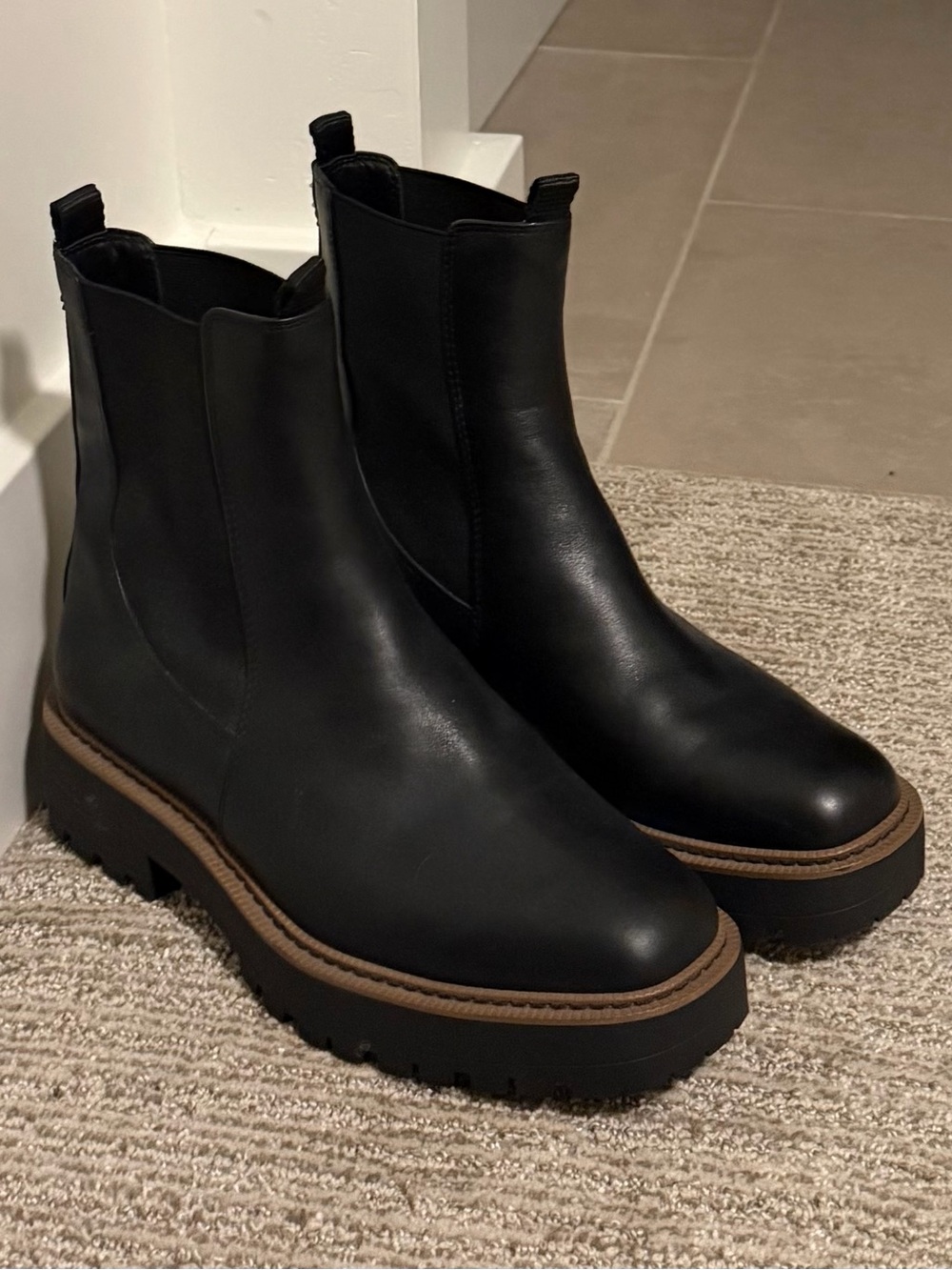Brand New Sam Edelman Laguna Chelsea Boot - size 10